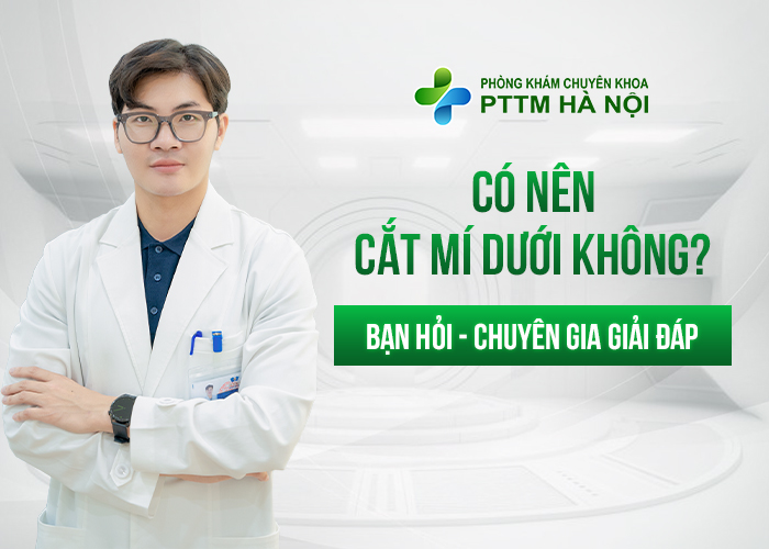 Bác sĩ tư vấn cho khách hàng về việc có nên cắt mí dưới hay không