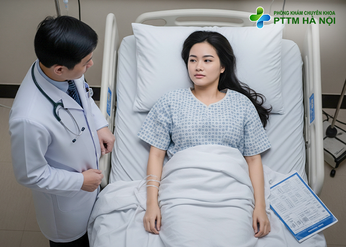 Khách hàng đang được tiêm Botox tại phòng thẩm mỹ