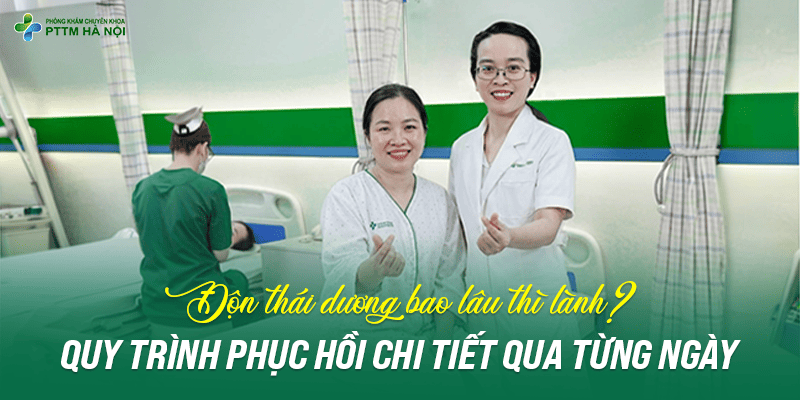 Bác sĩ và khách hàng tươi cười chụp ảnh cùng dòng chữ Độn thái dương bao lâu thì lành